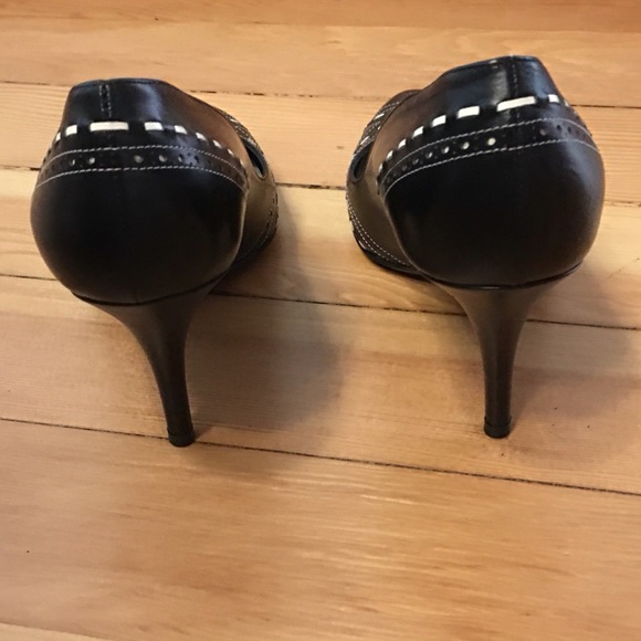 Ralph Lauren Collection B & W Leather Heels - Picture 5 of 15
